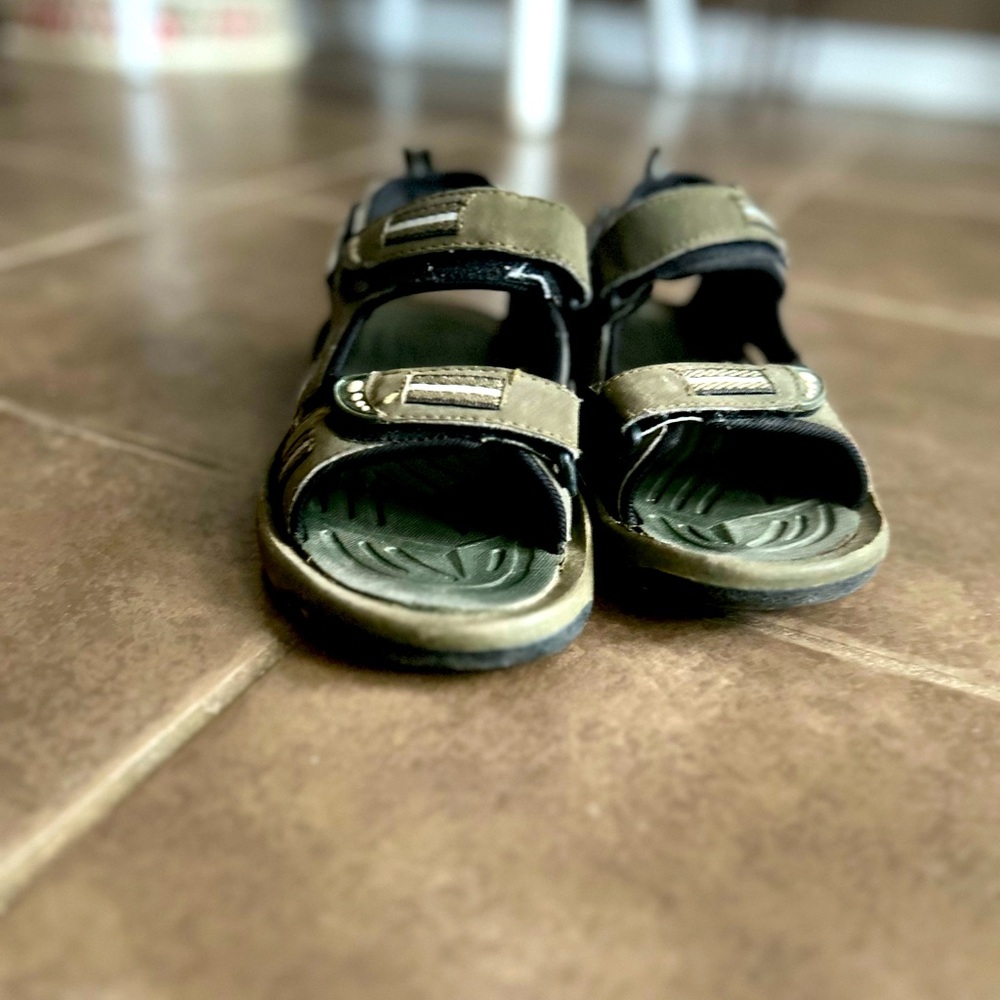 Brown Toptech boys size 3.5 sandals